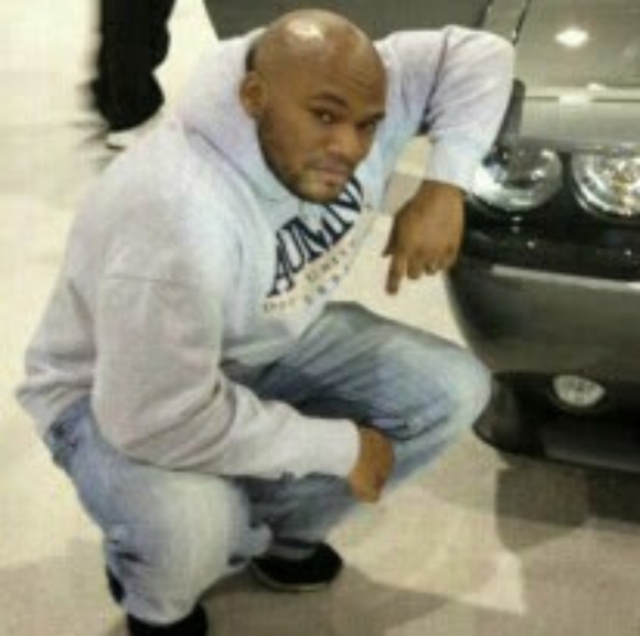 Meet your Posher, Derrick - Picture 2 of 5